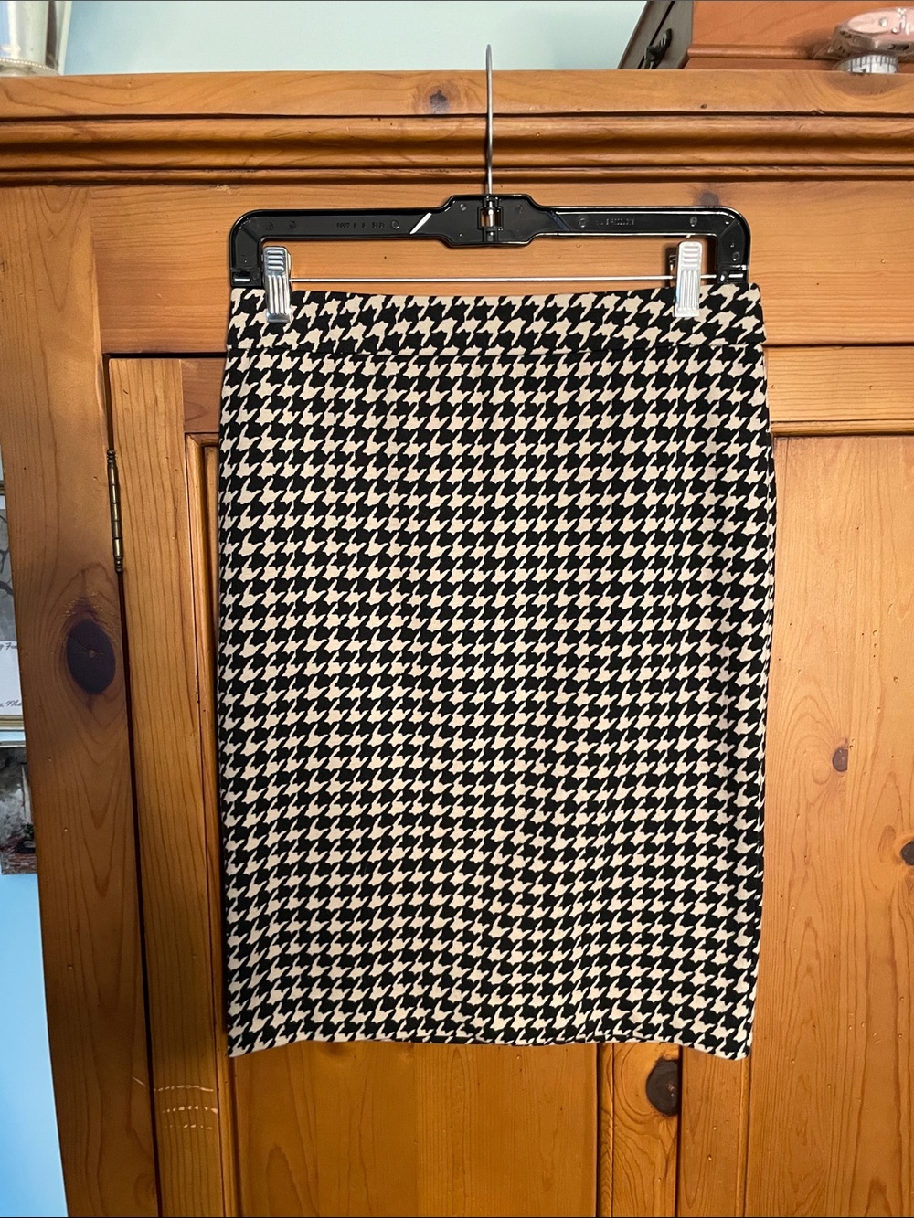 Elle Black & White Houndstooth Pencil Skirt